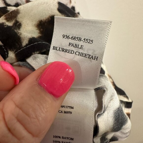 Rails Fable Blurred Cheetah Chiffon V-Neck Top Size XL Blouse Flowy Sleeves - Picture 8 of 12
